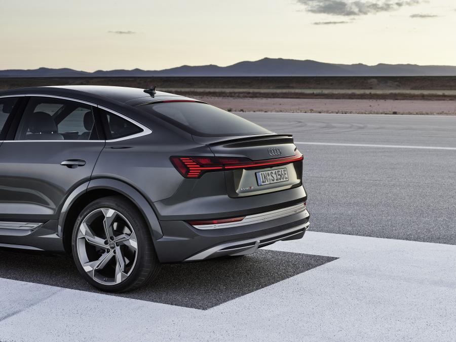 Детали экстерьера Audi e-tron S Sportback 2020 года  (WW) (фото 34 из 77)